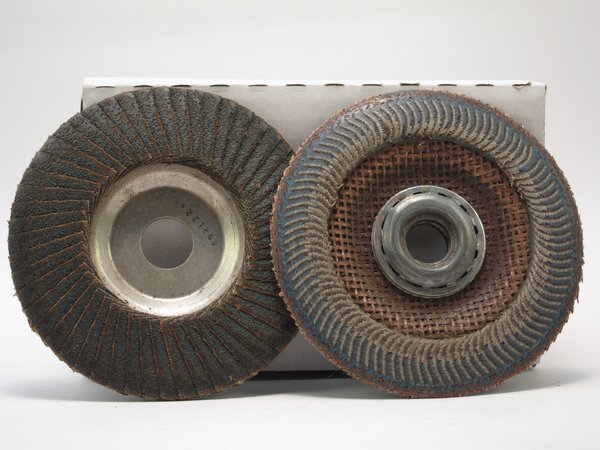 Angle grinder sanding wheel flap disc