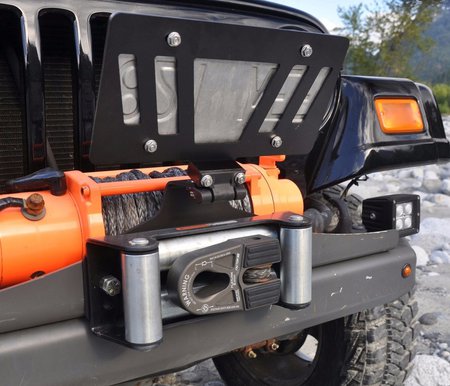 license plate mount covering winch hook